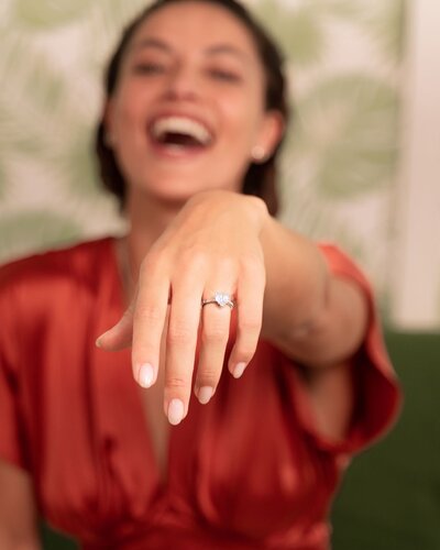 Kan ik een verlovingsring online kopen bij Juwelier Vanhoutteghem?