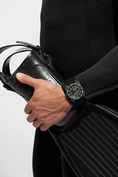 Licht in het diepe: Bell & Ross BR-03 Diver Lum Outline bij Juwelier Vanhoutteghem