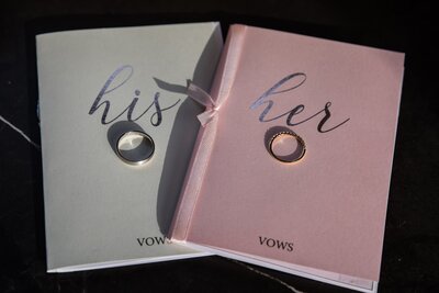 Trouwringen en verlovingsringen met betekenis in Gent: het verhaal van Julie & Jochen